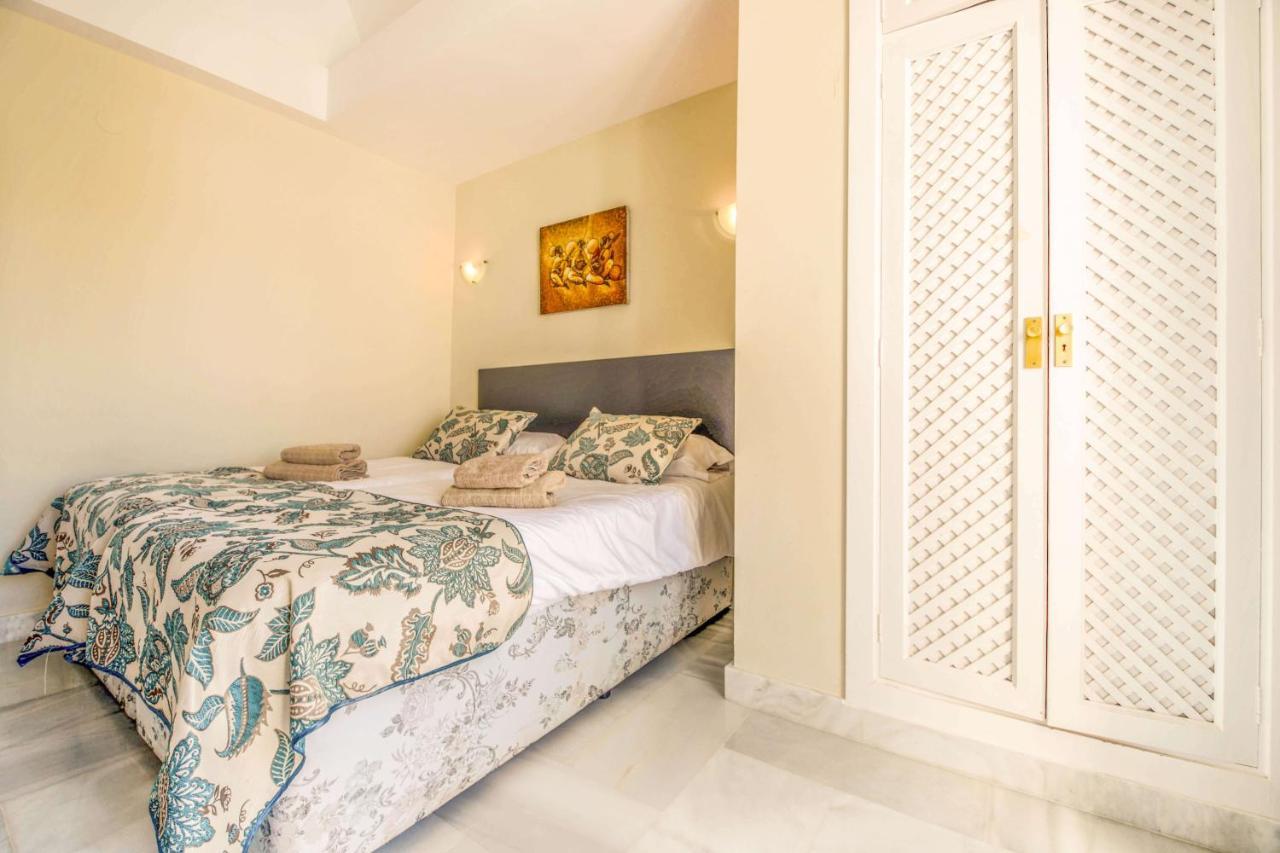 בנאלמדנה Apartamento En Puerto Marina מראה חיצוני תמונה